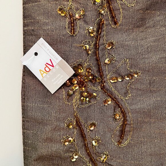 Table Runner with beads and sequins - Picture 3 of 4